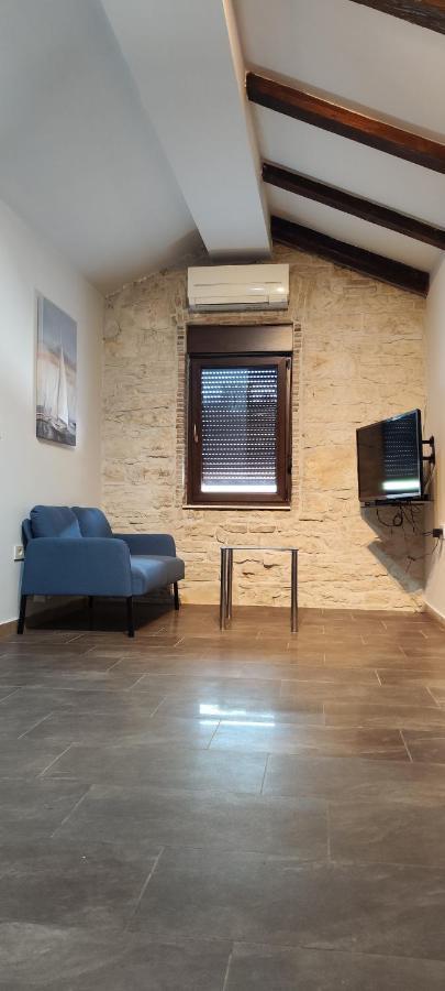 Apartment Dina Pola Esterno foto